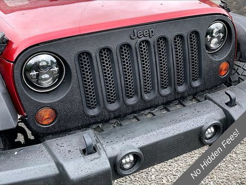 Used 2012 Jeep Wrangler Unlimited Rubicon w/ Connectivity Group AWD/4WD image 25