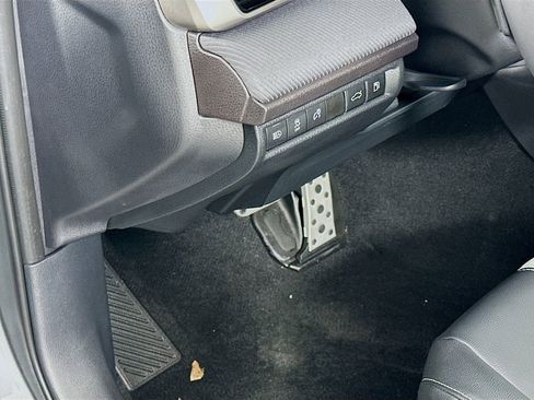 Used 2025 Toyota Camry SE image 10