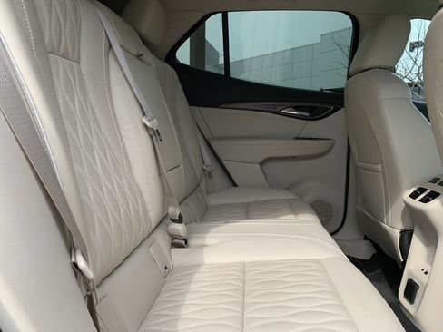 Used 2021 Buick Envision Avenir w/ Technology Package II image 33