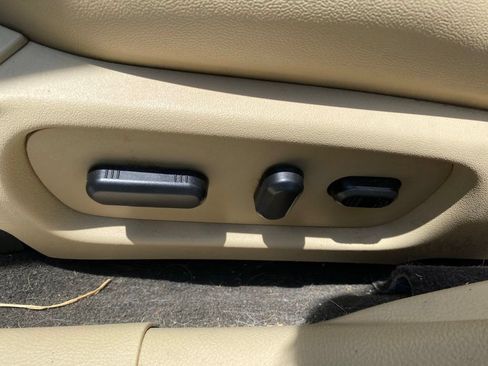 Used 2015 Ford Taurus Limited w/ Equipment Group 301A FWD image 15