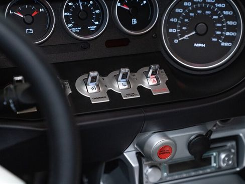 Used 2006 Ford GT RWD image 12