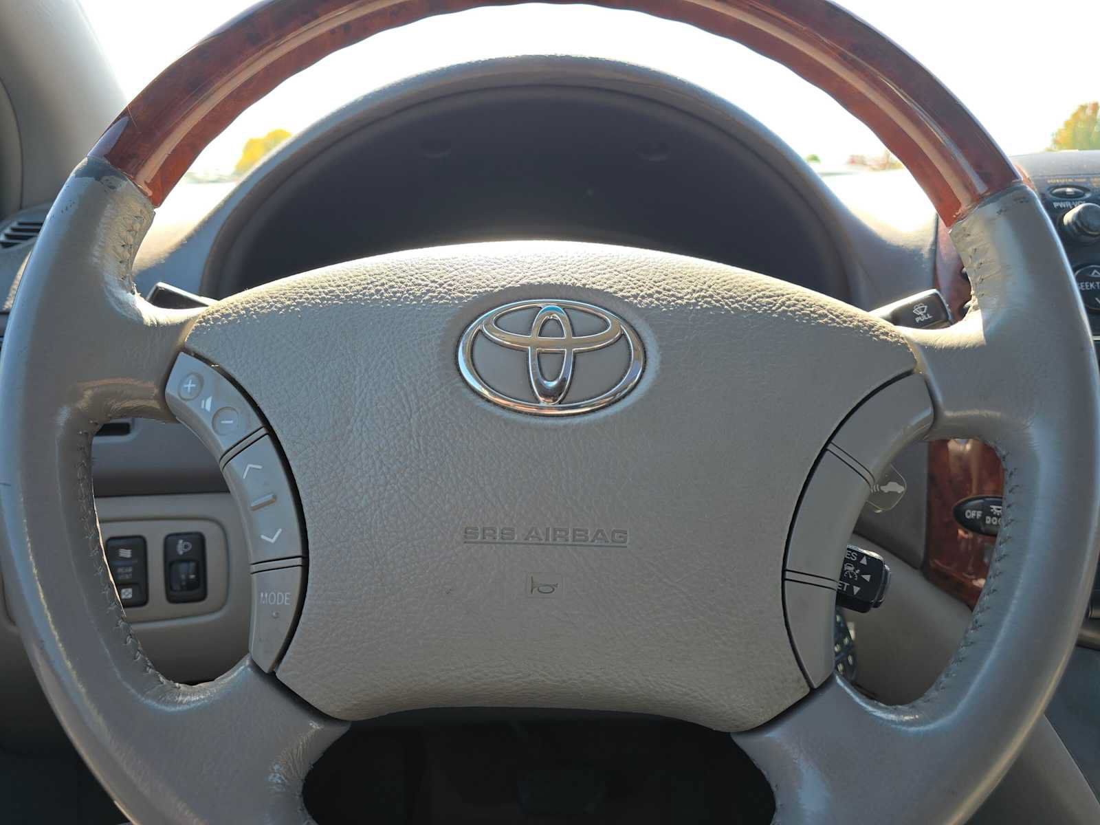 Used 2005 Toyota Sienna XLE Limited w/ XLE Limited Pkg 1 FWD image 30