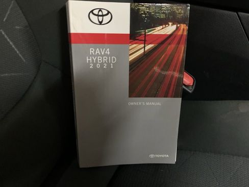 Used 2021 Toyota RAV4 XLE image 33