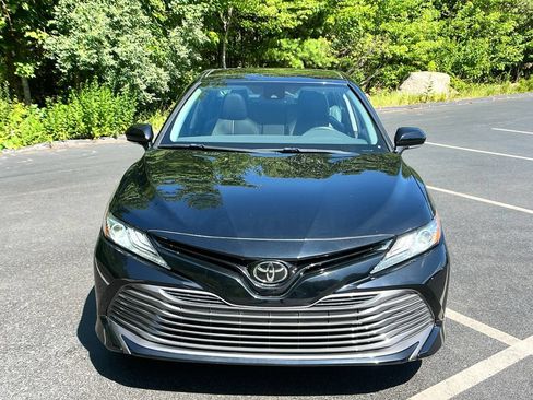 Used 2020 Toyota Camry XLE FWD image 8