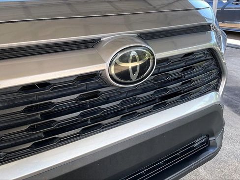 Used 2019 Toyota RAV4 LE FWD image 29