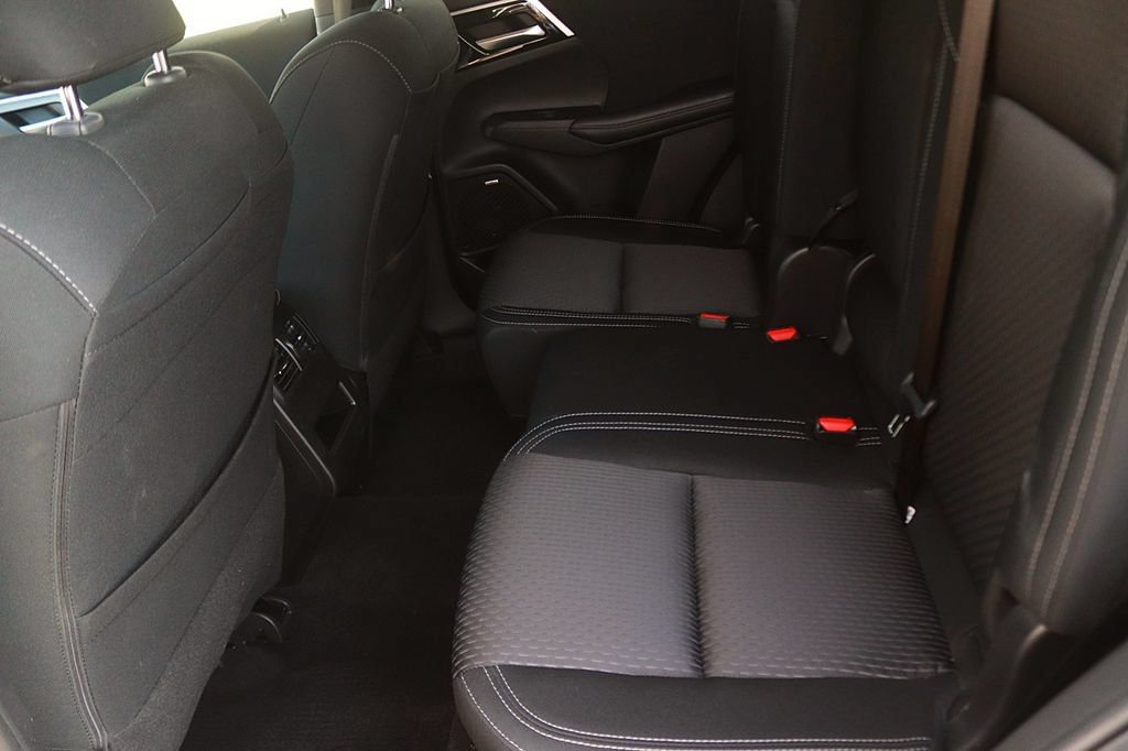 Used 2025 Mitsubishi Outlander ES AWD/4WD image 14