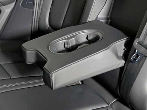 New 2026 Porsche Macan image 33