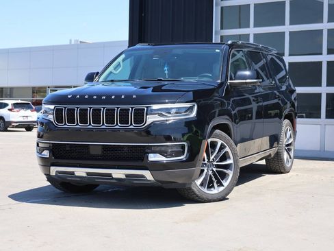 Used 2022 Jeep Wagoneer Series III w/ Premium Group I AWD/4WD image 3