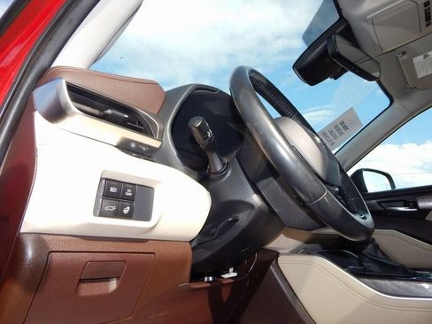 Used 2021 Toyota Highlander Limited image 17