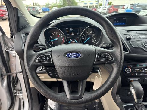 Used 2018 Ford Escape SE FWD image 5