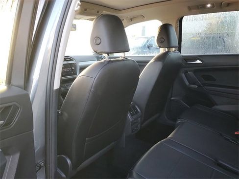 Used 2019 Volkswagen Tiguan SE w/ Panoramic Sunroof Package image 10