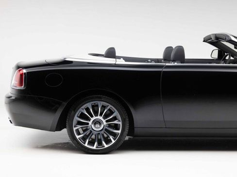 Used 2019 Rolls-Royce Dawn RWD image 33