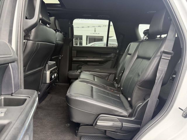 Used 2020 Ford Expedition XLT w/ Equipment Group 202A AWD/4WD image 15