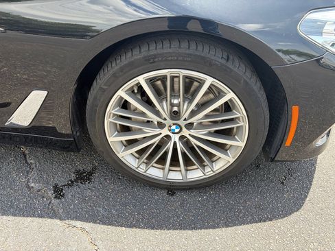 Used 2018 BMW 530i w/ Premium Package RWD image 9