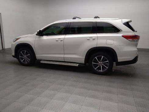 Used 2017 Toyota Highlander XLE image 3