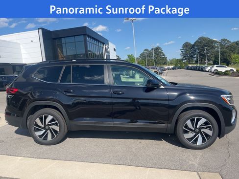 New 2026 Volkswagen Atlas SE FWD image 3
