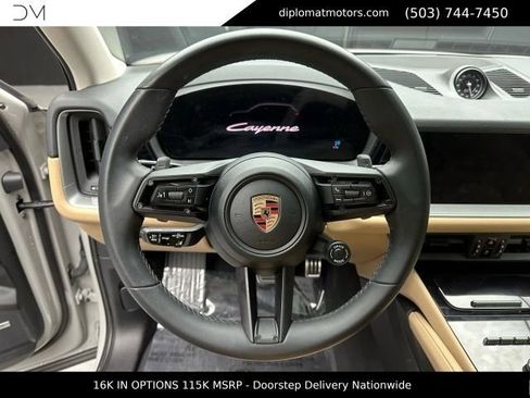 Used 2025 Porsche Cayenne E-Hybrid AWD/4WD image 29
