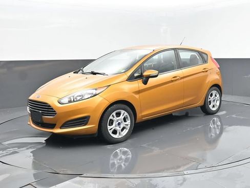 Used 2016 Ford Fiesta SE FWD image 2