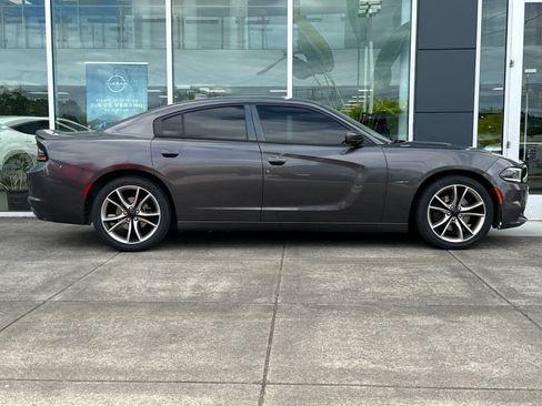 Used 2016 Dodge Charger R/T RWD image 2
