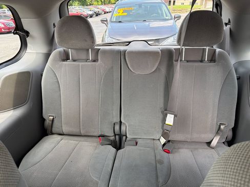 Used 2012 Kia Sedona EX FWD image 13