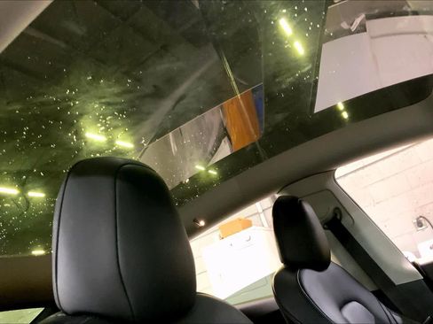 Used 2021 Tesla Model Y Long Range image 13