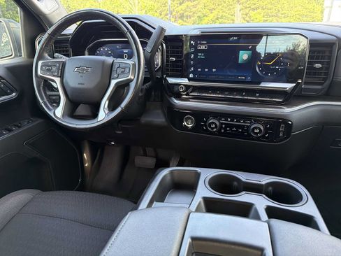 Used 2022 Chevrolet Silverado 1500 RST AWD/4WD image 3