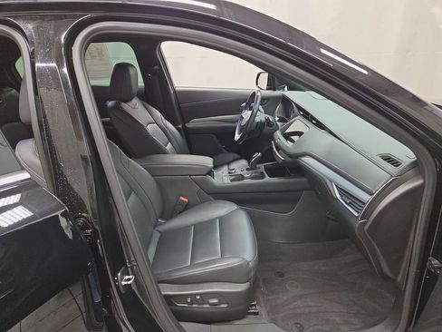 Used 2023 Cadillac XT4 Premium Luxury w/ Technology Package AWD/4WD image 12