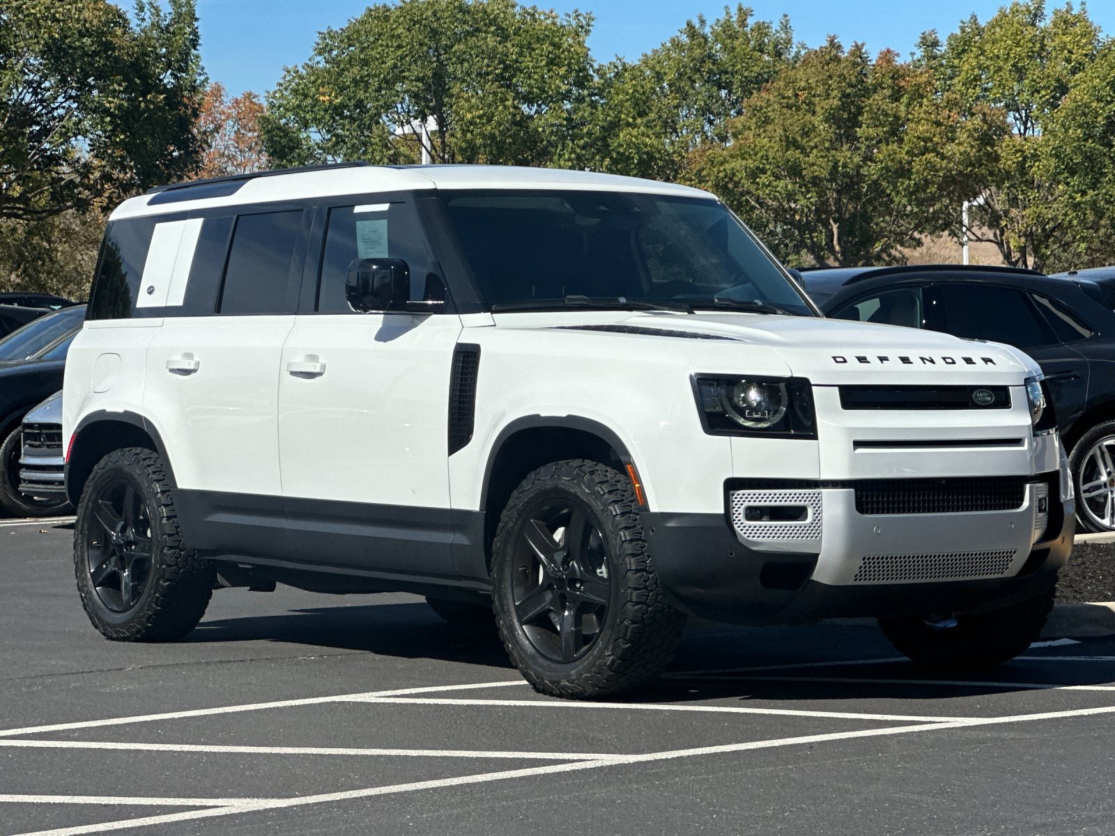 Used 2023 Land Rover Defender 110 SE AWD/4WD image 8