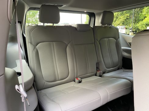 Used 2024 Jeep Wagoneer Series II w/ Flexible Seating Group RWD image 36