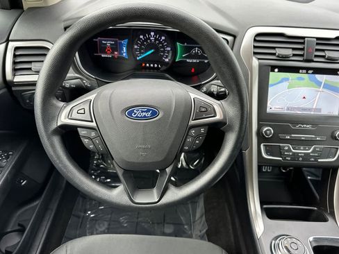 Used 2019 Ford Fusion SE FWD image 14