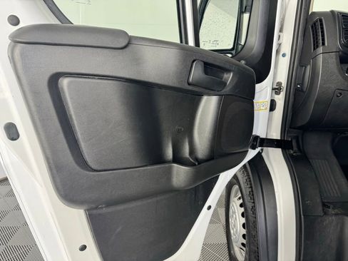Used 2024 RAM ProMaster 2500 w/ Convenience Group FWD image 9