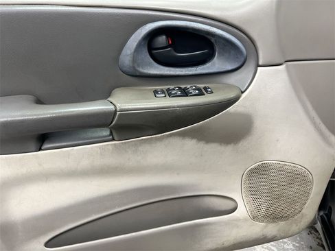 Used 2004 Chevrolet TrailBlazer LS w/ LS Preferred Equipment Group image 19