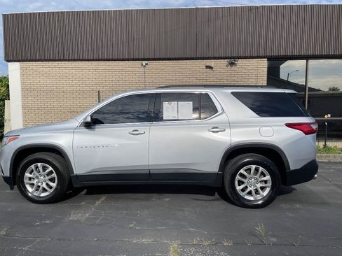 Used 2021 Chevrolet Traverse LT FWD image 2