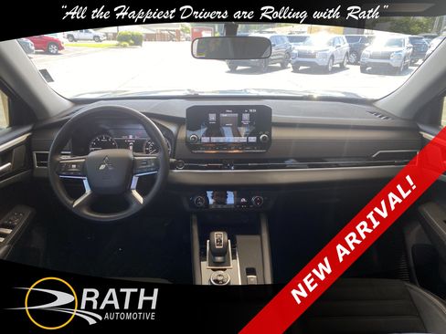 Used 2024 Mitsubishi Outlander SE AWD/4WD image 17