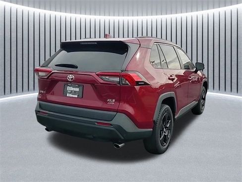 Used 2021 Toyota RAV4 XLE image 3