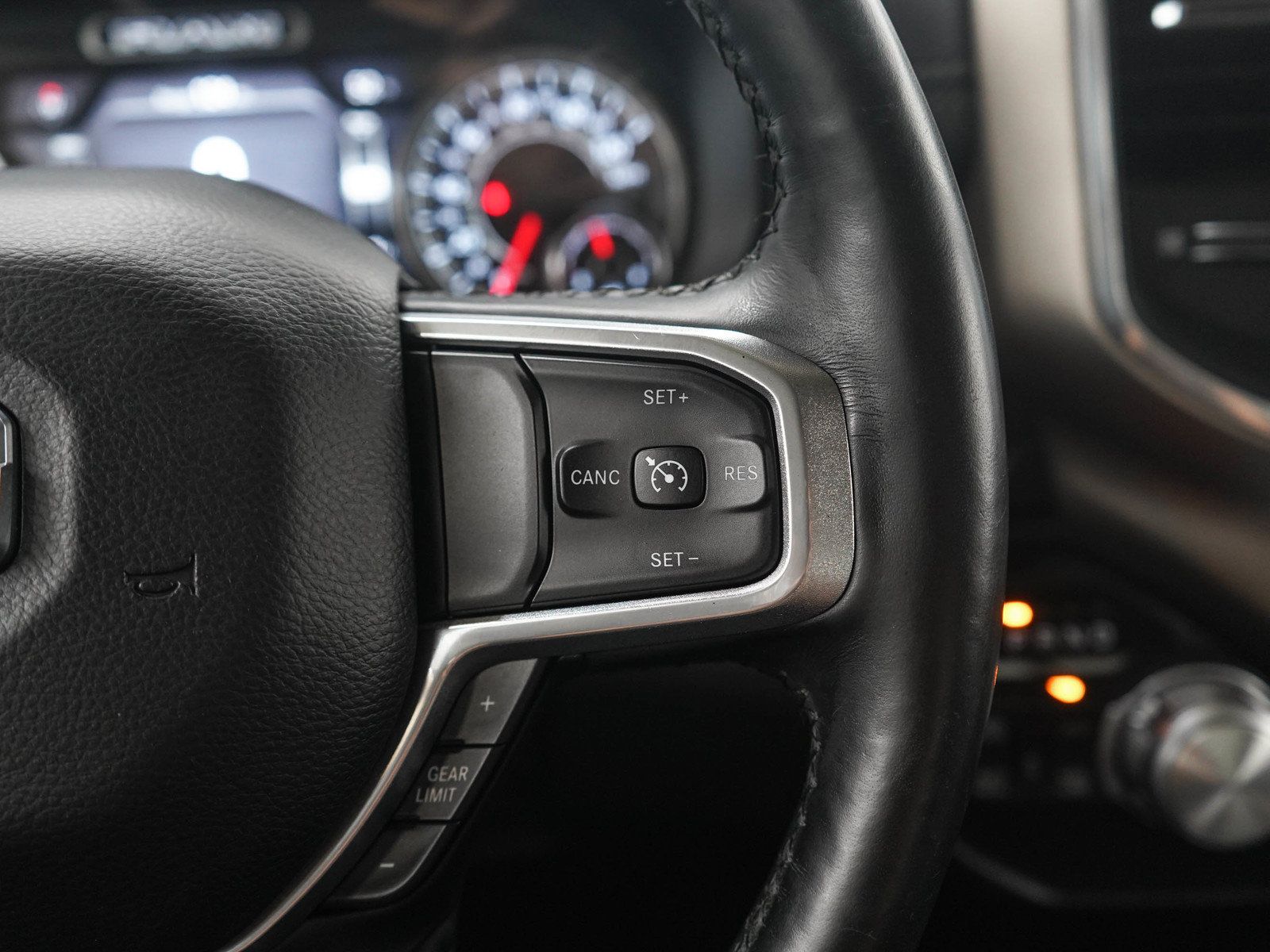 Used 2019 RAM 1500 Laramie AWD/4WD image 25