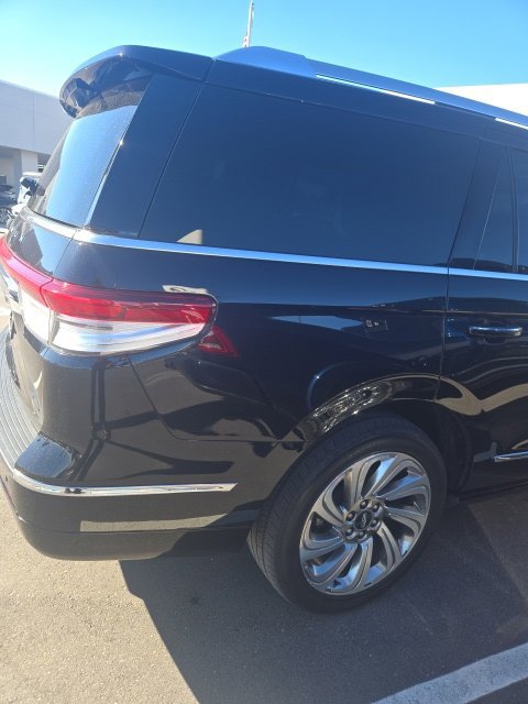 Used 2024 Lincoln Navigator Reserve AWD/4WD image 8