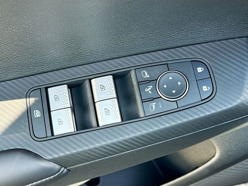 New 2026 Mitsubishi Outlander SE image 18