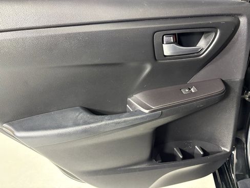 Used 2016 Toyota Camry SE image 33