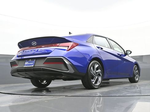 Certified 2025 Hyundai Elantra Sport image 39