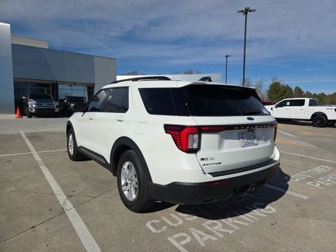 Used 2025 Ford Explorer Active image 6