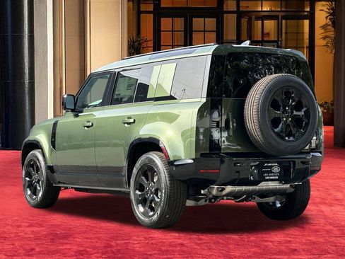 New 2026 Land Rover Defender 110 X-Dynamic SE image 4