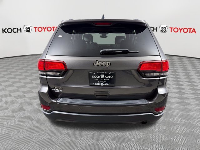 Used 2017 Jeep Grand Cherokee Laredo AWD/4WD image 7