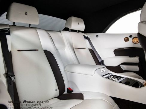 Used 2018 Rolls-Royce Dawn RWD image 18