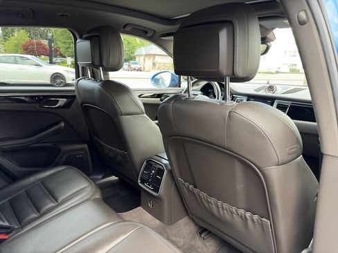 Used 2018 Porsche Macan AWD/4WD image 25
