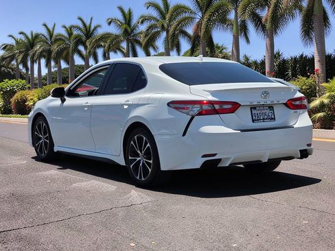 Used 2019 Toyota Camry SE w/ Carpet Mat Package FWD image 6