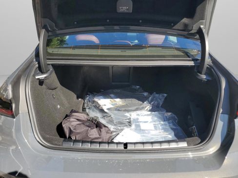 Used 2025 BMW 750e xDrive image 7