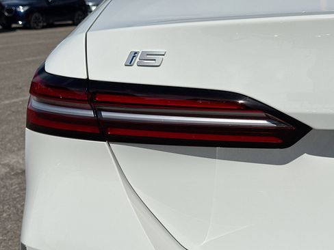 New 2026 BMW i5 eDrive40 image 10