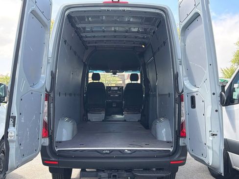 Used 2025 Mercedes-Benz Sprinter 2500 image 11