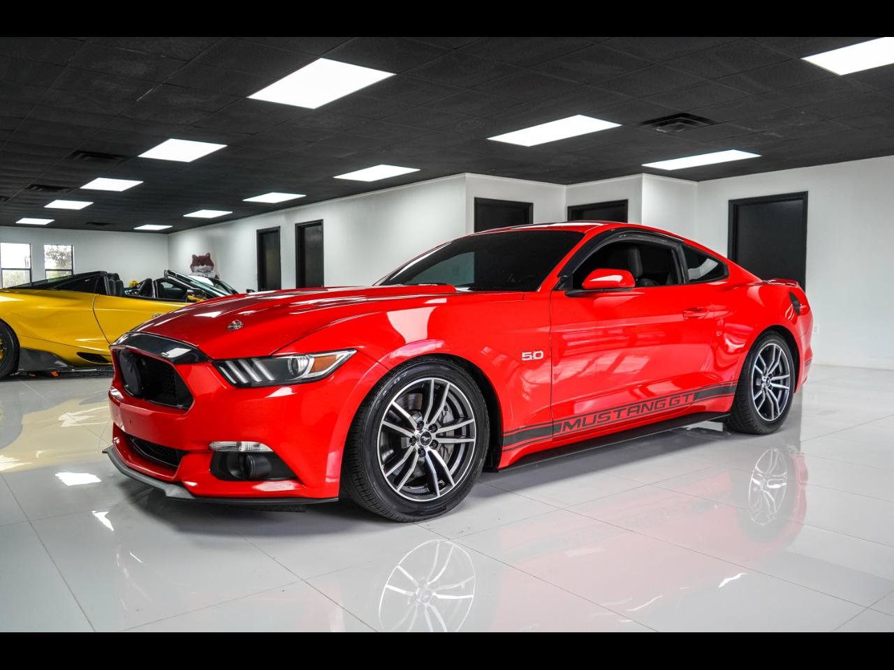 Used 2017 Ford Mustang GT RWD image 1